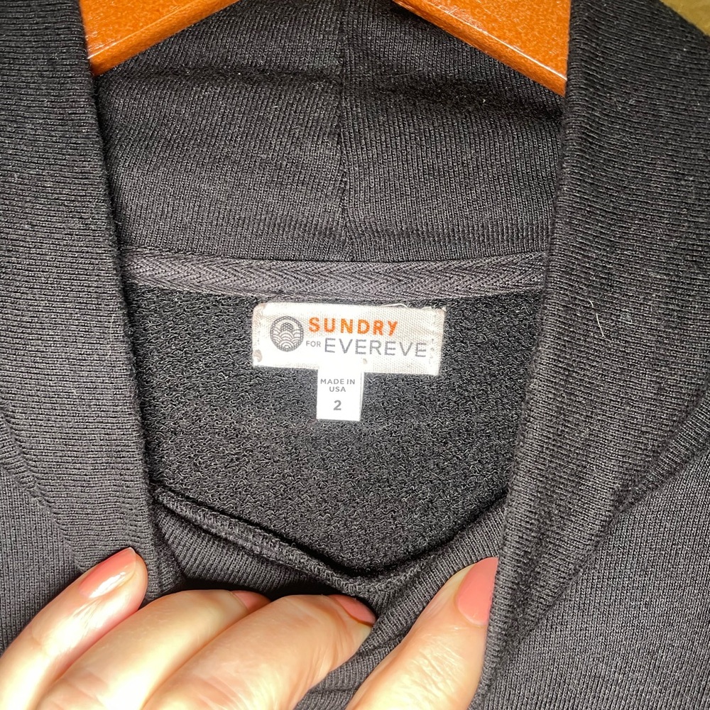 Sundry for Evereve Classic Black Top - image 2